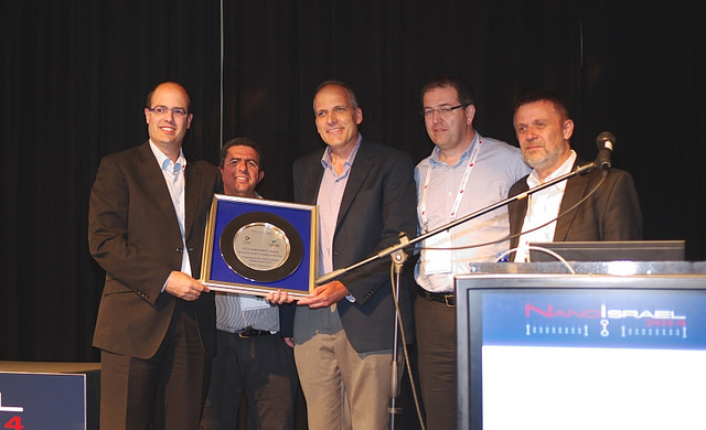 Qlite accepting its award at Nanotech Israel 2014.