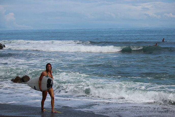 Nitzan Solan, surfer girl for peace.