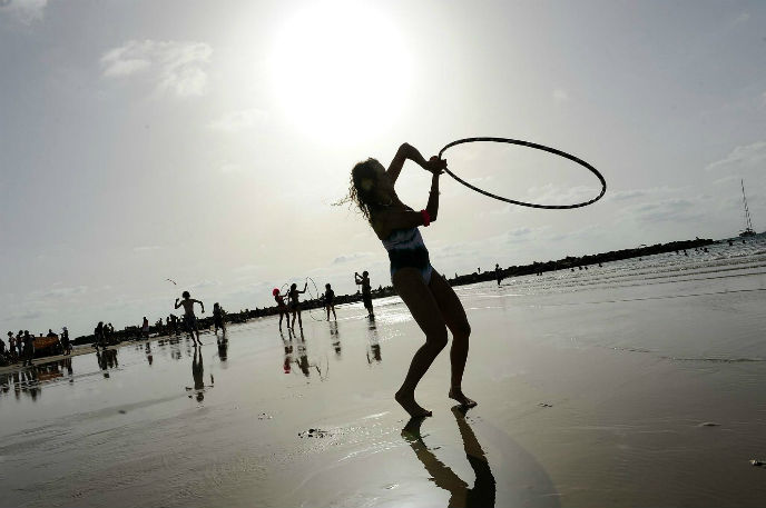 Hula hoops on Tel Aviv beach. Photo by Flash90.