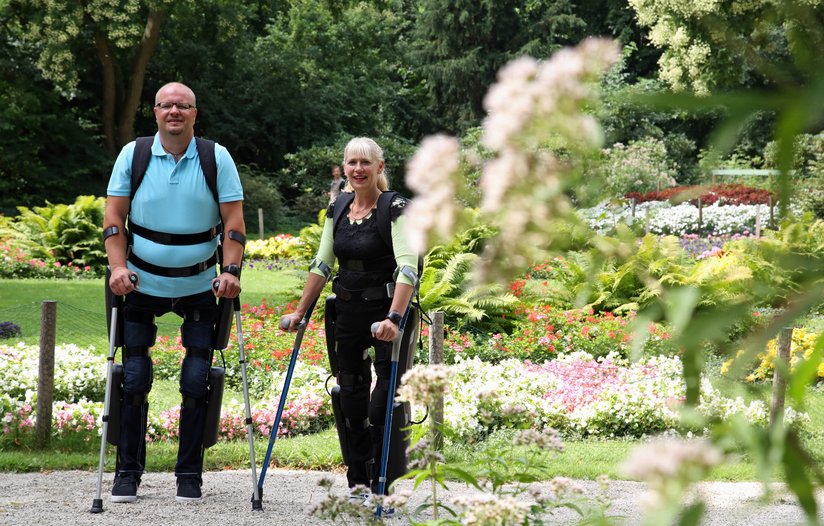 Rehab patients at Mount Sinai Medical Center in New York using the ReWalk. 