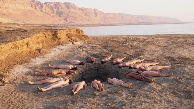 Spencer Tunick Comes to Israel to Create Naked Sea - YouTube