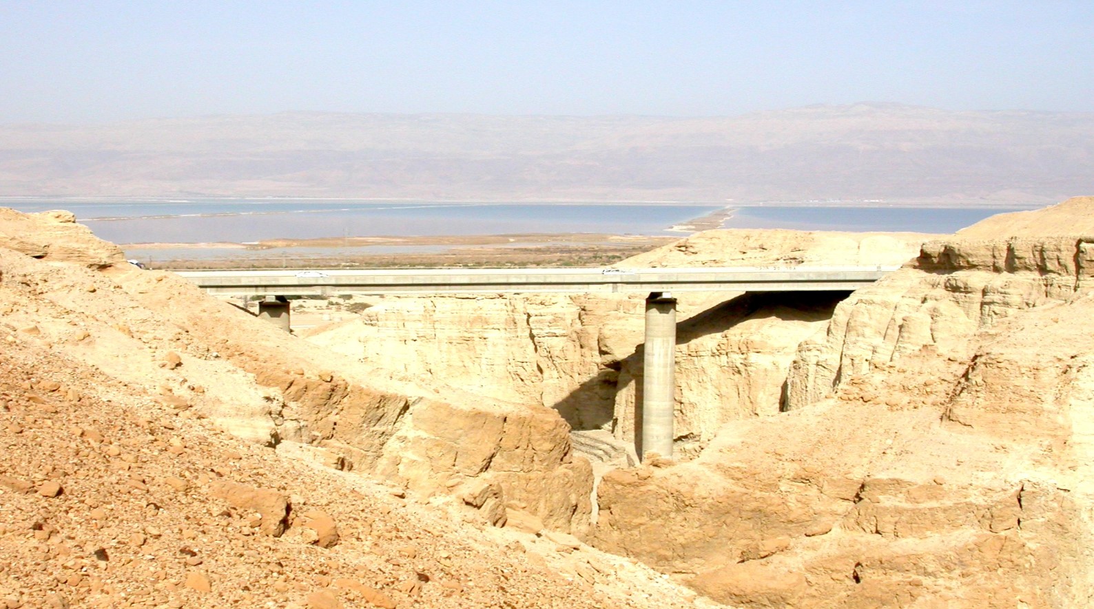 The Zohar Bridge with the Dead Sea in the background. Photo by Izhak Stern/YDE Engineers
