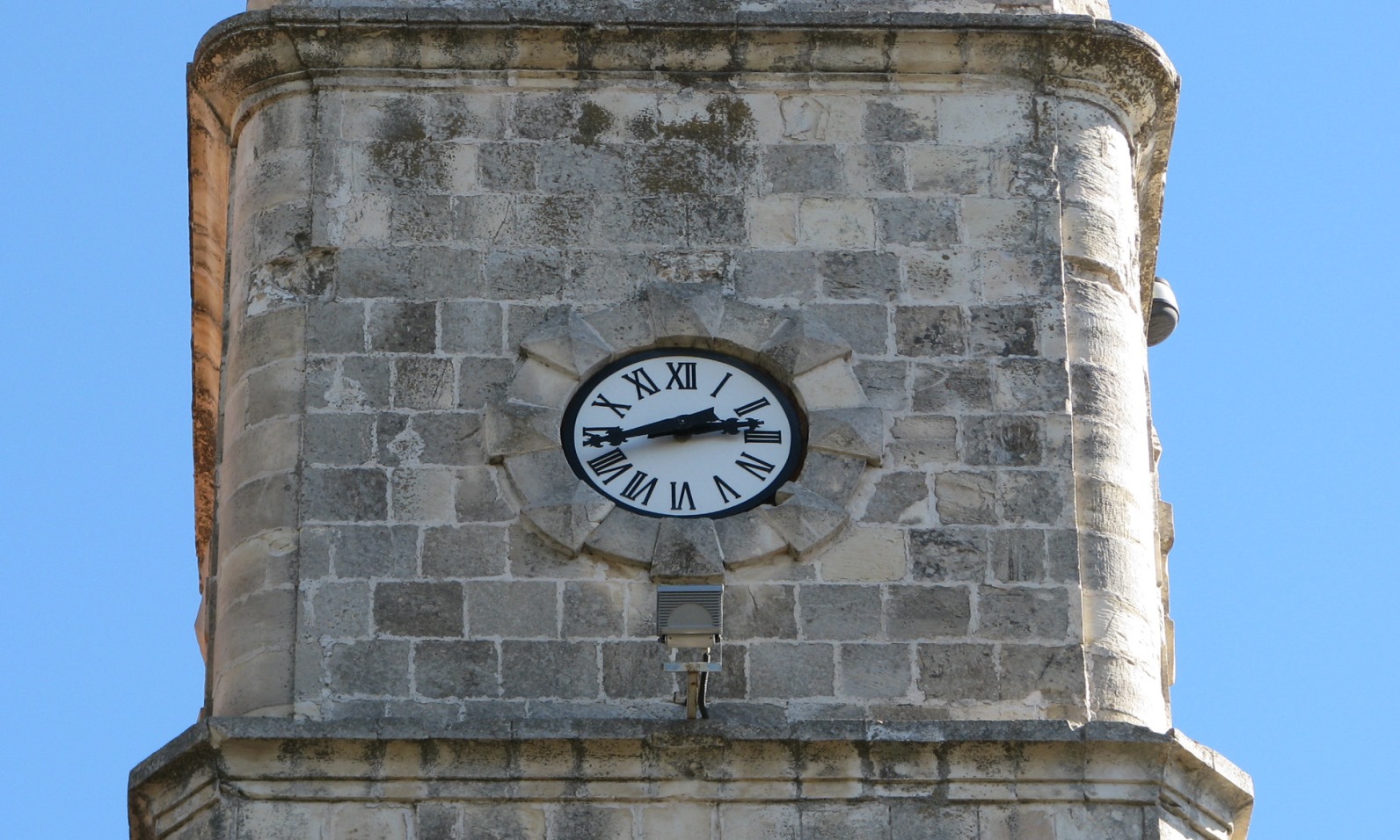 A close-up of the clock on the Safed clock tower. Photo by Herman/Wikimedia Commons