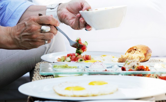 Tel Aviv University researchers says eating a high-energy breakfast will keep you healthier. (Shutterstock)
