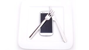 Combining food and phone is a natural for Israelis. Image via Shutterstock.com