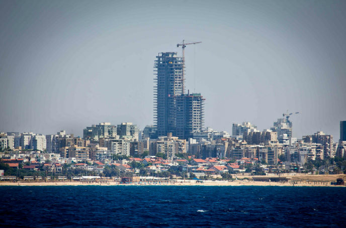 Ashdod's beach skyline. (Moshe Shai/Flash90) 