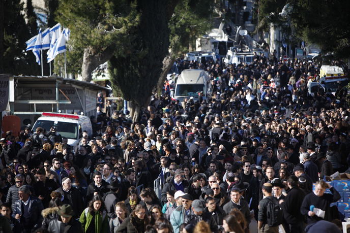Thousands of people came to honor the Jewish victims of terror. (Photo by Yonatan Sindel/Flash90)