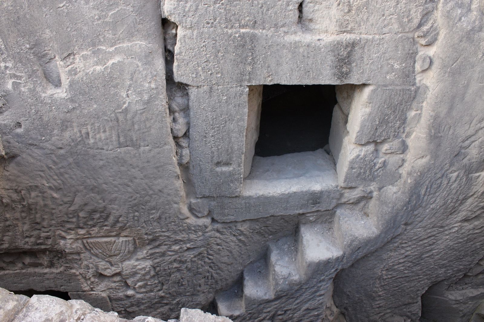 Inside Catacomb 1. Photo by Tsvika Tsuk/Israel Nature and Parks Authority