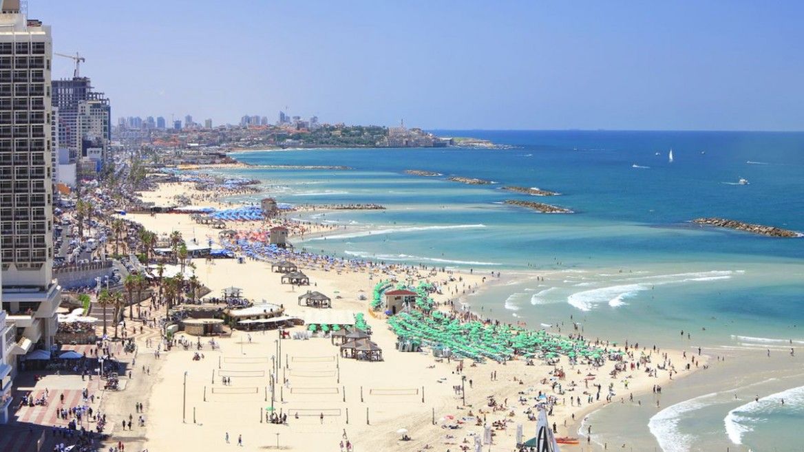 Winter or summer, the Tel Aviv beach is always number one on any to-do list. Photo via www.shutterstock.com