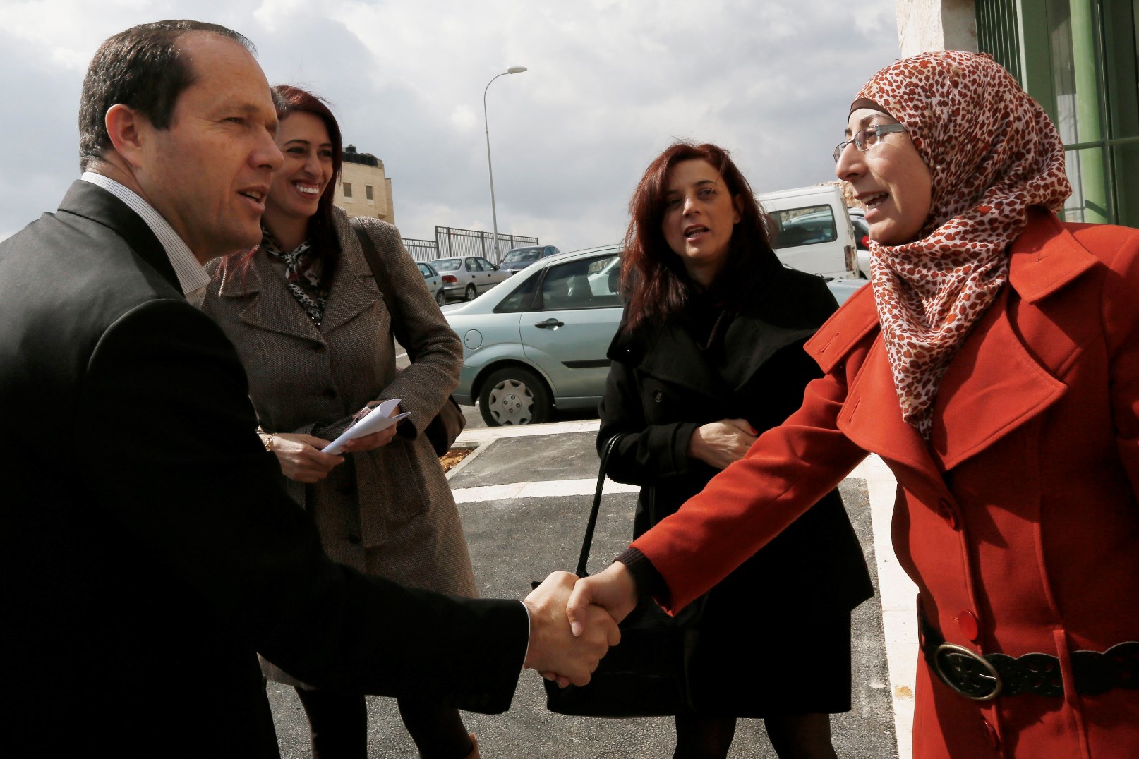 Jerusalem mayor Nir Barkat greeting Arab teachers at the Center for Excellence You-niversity in Beit Hanina, February 2014. Photo by Miriam Alster/FLASH90