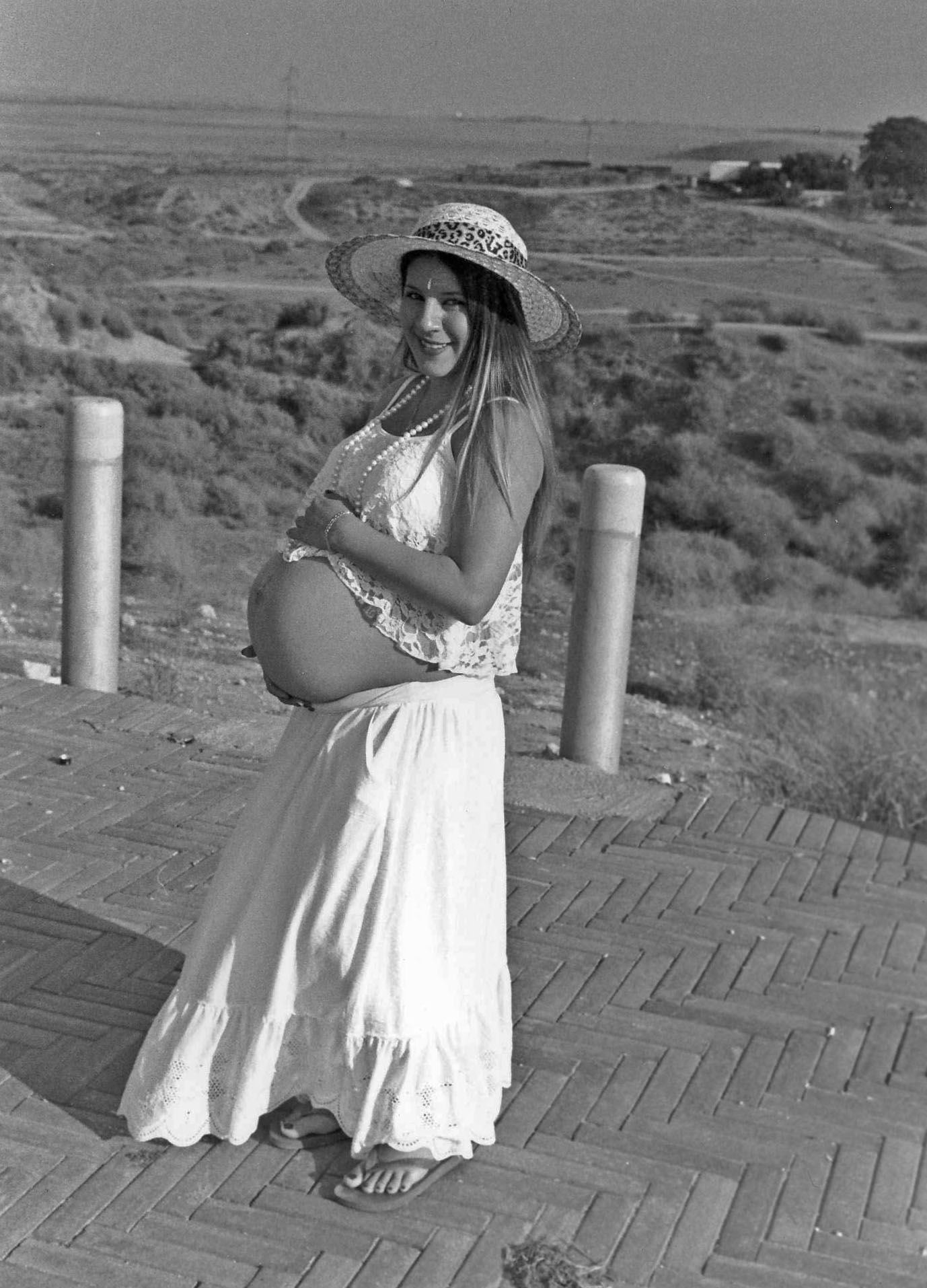 Paul Margolis took this photo in the Negev; the pregnant woman was modeling for another professional photographer at the time.