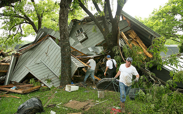 IsraAID volunteers help remove debris from damaged houses in Texas. Photo coutesy IsraAID