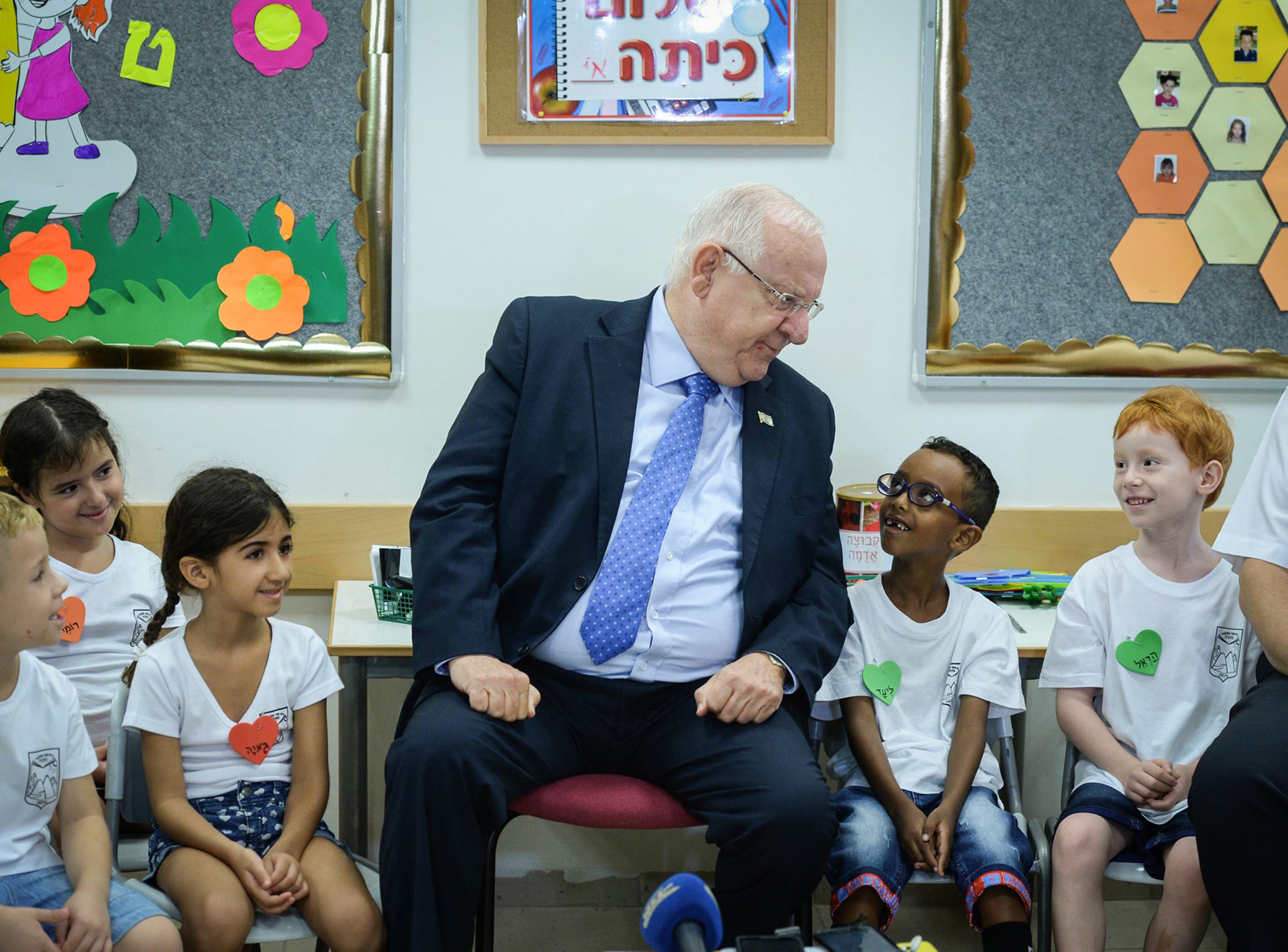 President Reuven Rivlin visits an elementary school in Kiryat Bialik, on the first day of school for first graders. Photo by Mark Neyman/GPO 