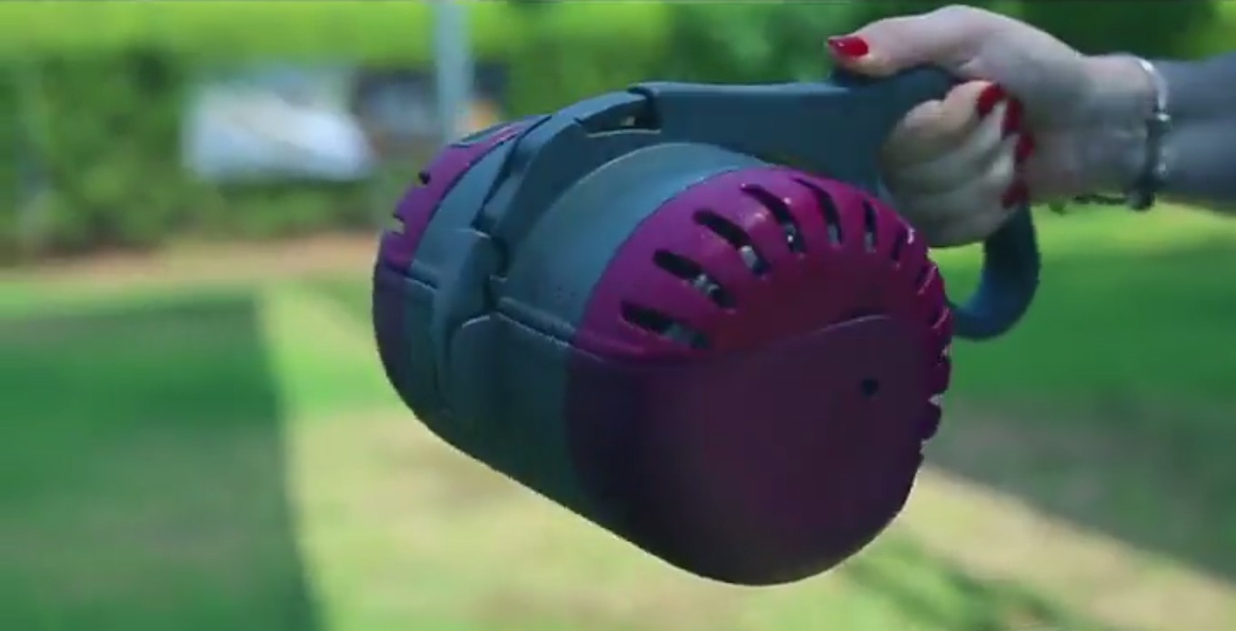 Prototype of the Paulee Cleantec portable waste system for dogs. Photo: screenshot