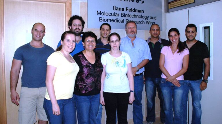 Prof. Uri Nir (fourth from right) and his lab team. Photo courtesy of Bar-Ilan University