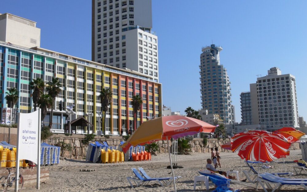 Dan Tel Aviv on the beach. Photo by Anton Nossik via Wikimedia Commons